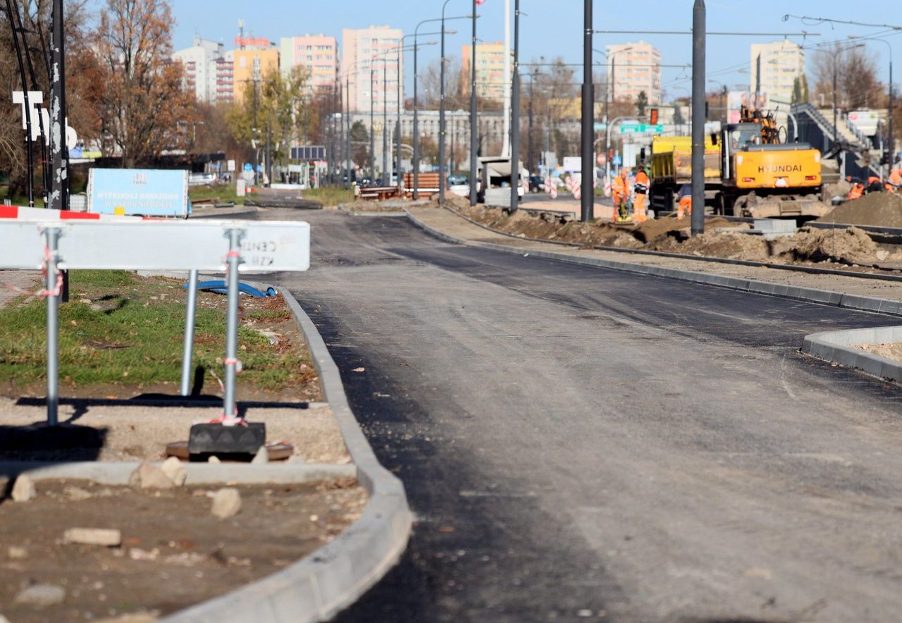 Lublin: Przebudowa al. Unii Lubelskiej. Pojawił się już asfalt