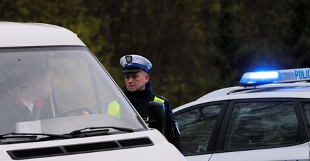 Ponad milion km mniej na liczniku niż miesiąc wcześniej. Policja wyjaśnia sprawę mercedesa