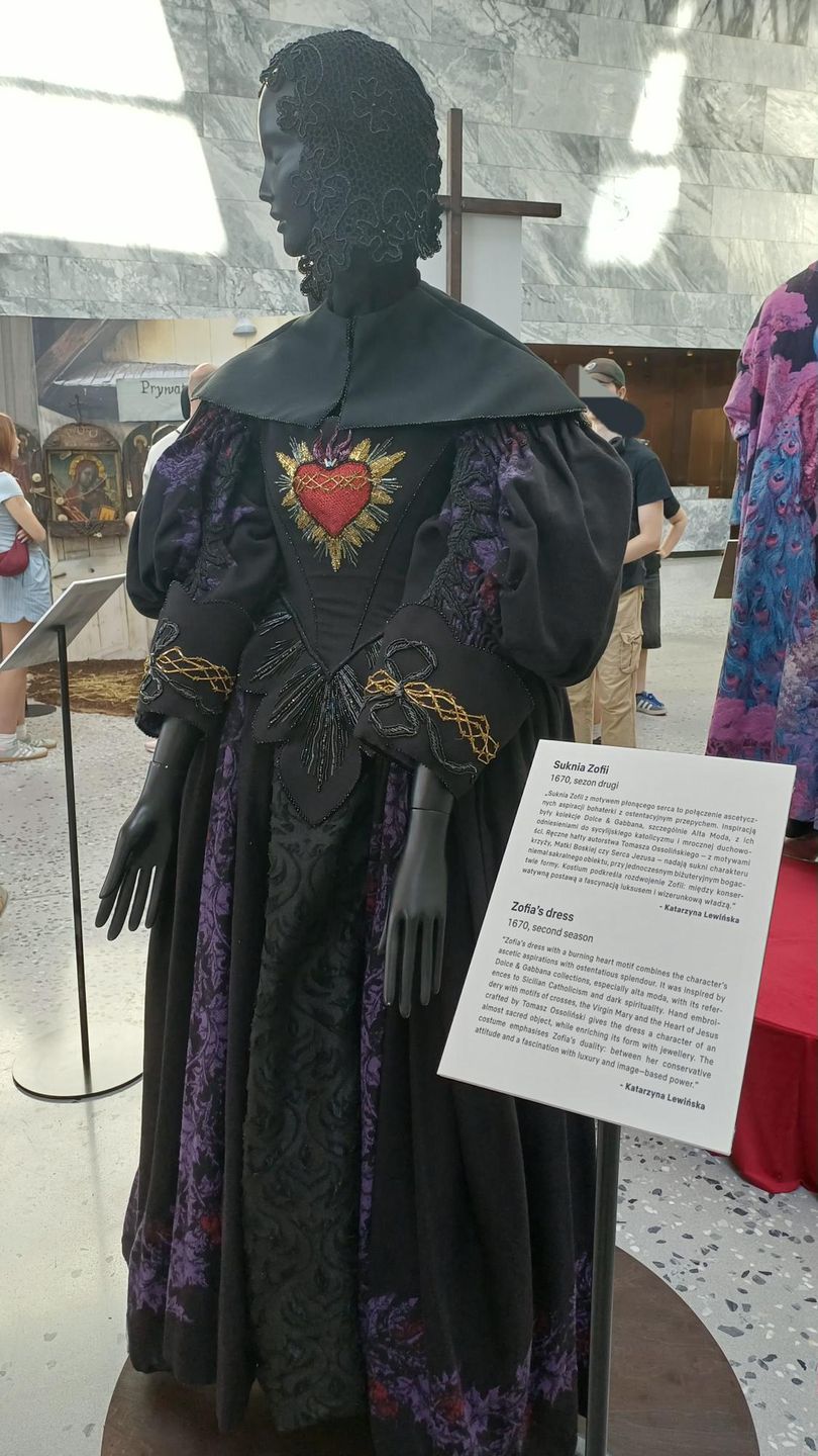 Kostiumy z "1670" na wystawie w Muzeum Historii Polski