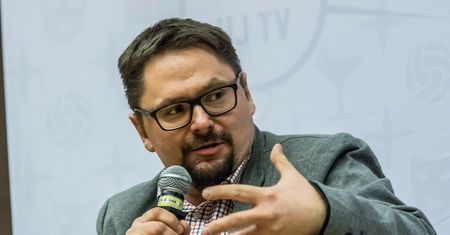 Nowe obostrzenia. Tomasz Terlikowski podał powód niezamykania kościołów