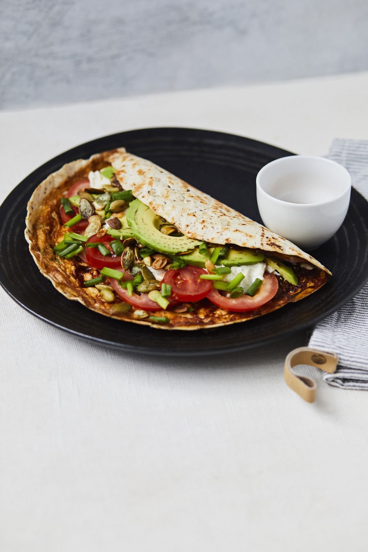 Mistrzowskie śniadanie od zwycięzcy "MasterChefa". Omlet z awokado w tortilli