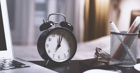Zmiana czasu na zimowy coraz bliżej. Kiedy przestawiamy zegarki?