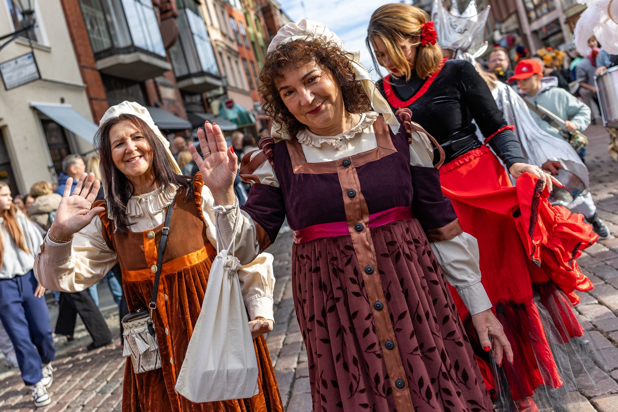Parada przed festiwalem Spotkania 