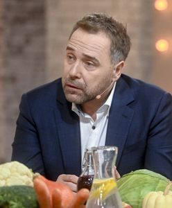 Dzień po pogrzebie ojca pojawił się na antenie. Tak Łukasz Nowicki przywitał się z widzami TVP