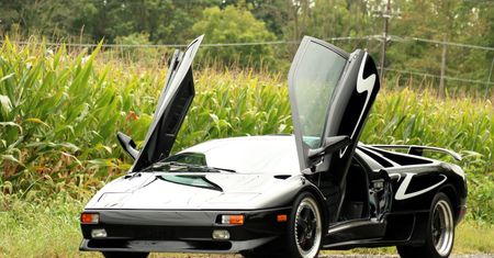 Rzadkie lamborghini diablo SV trafiło na sprzedaż. To jeden z ostatnich egzemplarzy