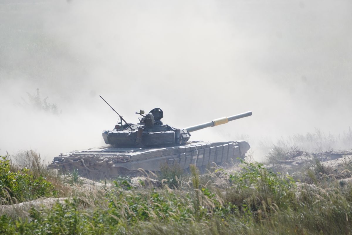 Ukraińcy w zdobytym rosyjskim czołgu