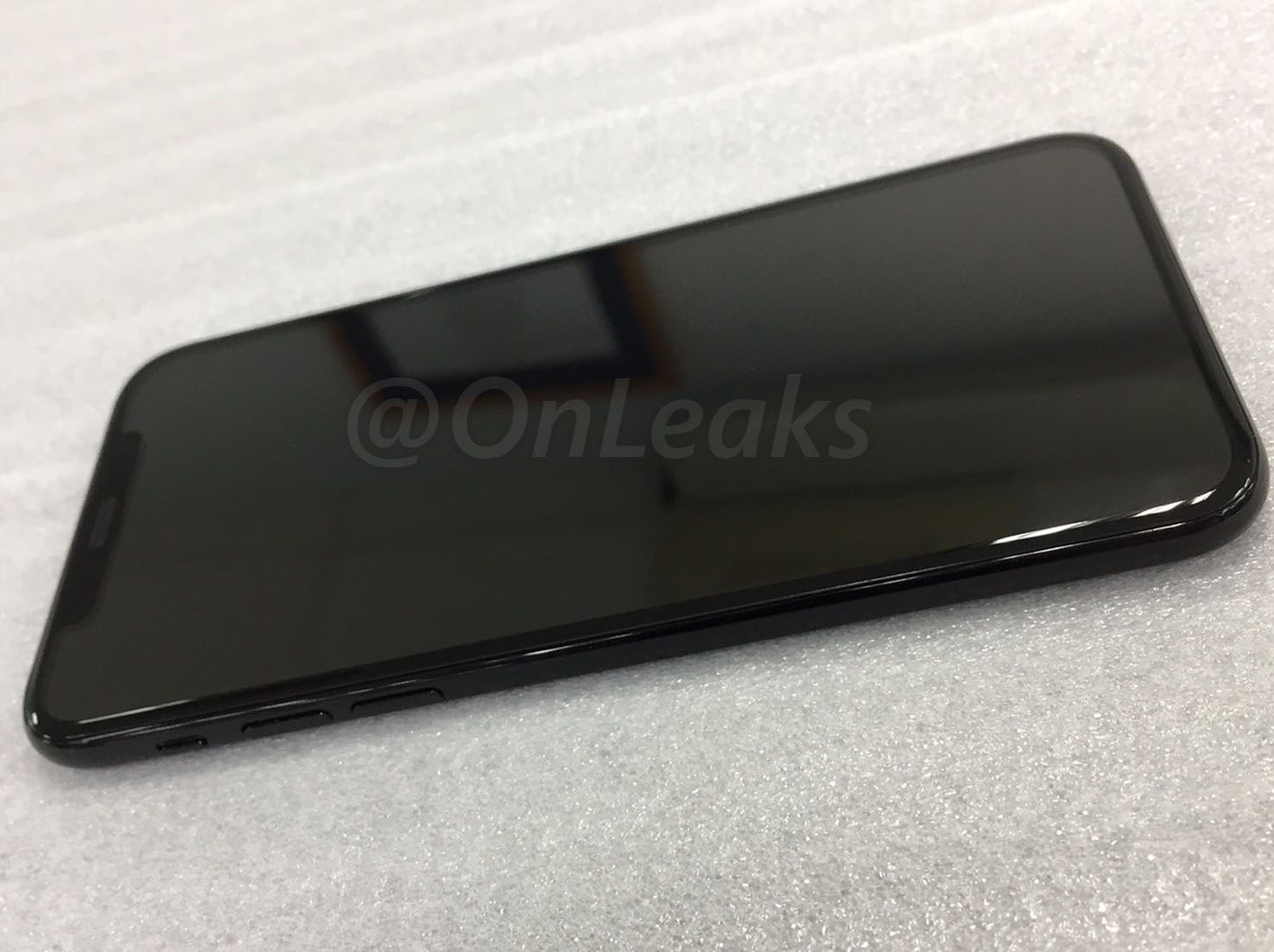 #wSkrócie:  zdjęcie iPhone'a 8, przedni panel Galaxy Note'a 8 i Asus ZenFone Pegasus 4A 2