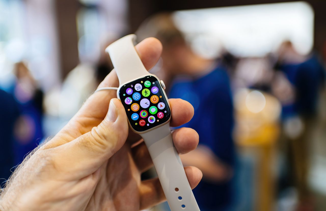 Zegarek z funkcją dzwonienia. Poznaj możliwości Apple Watch 8