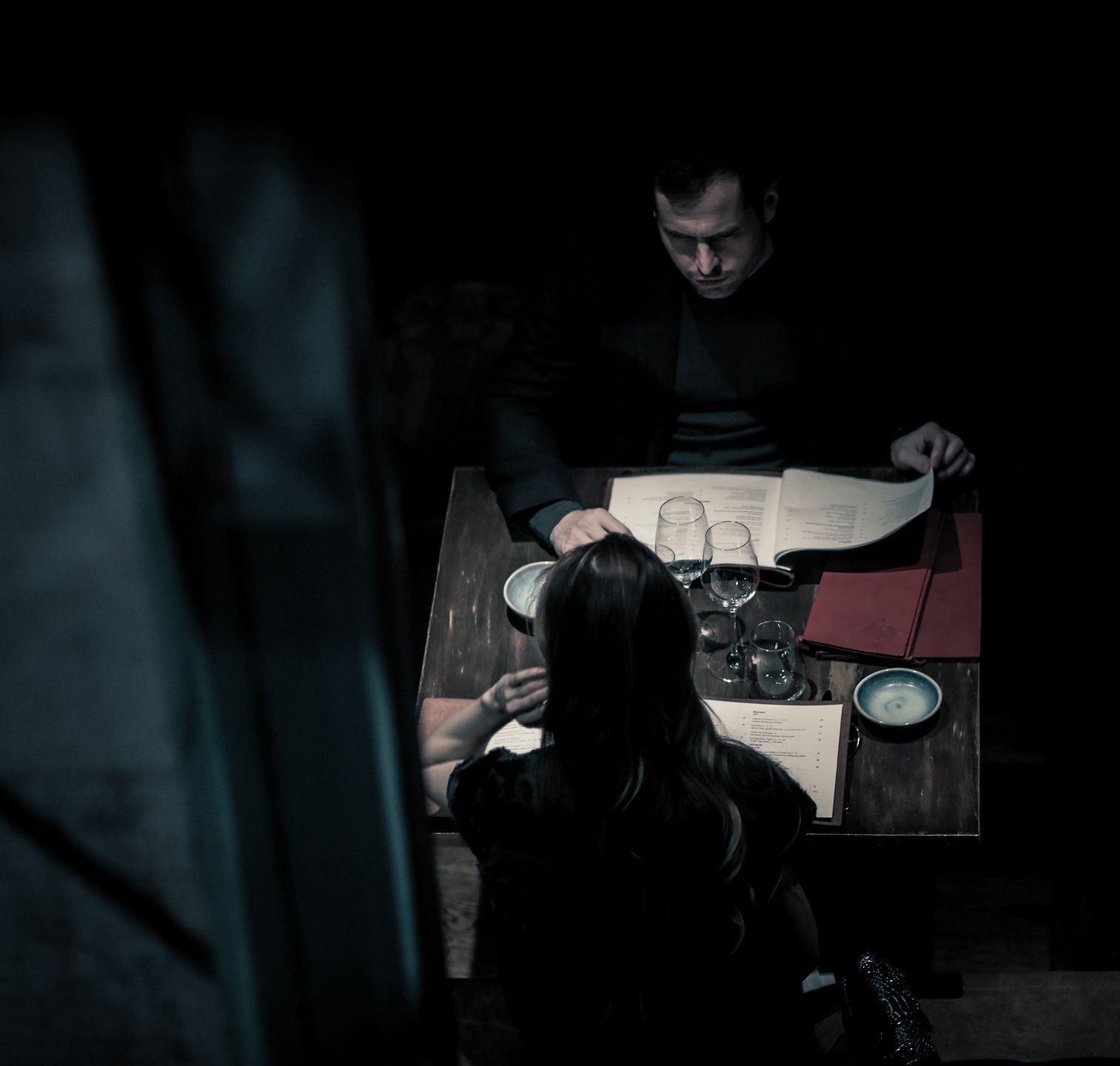Cyberpunk i film noir spotykają się w wizji Londynu autorstwa Edo Zollo 14