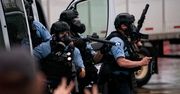 Vogue dla nastolatków pokazuje, jak robić zdjęcia policjantów. Te rady mają sens!