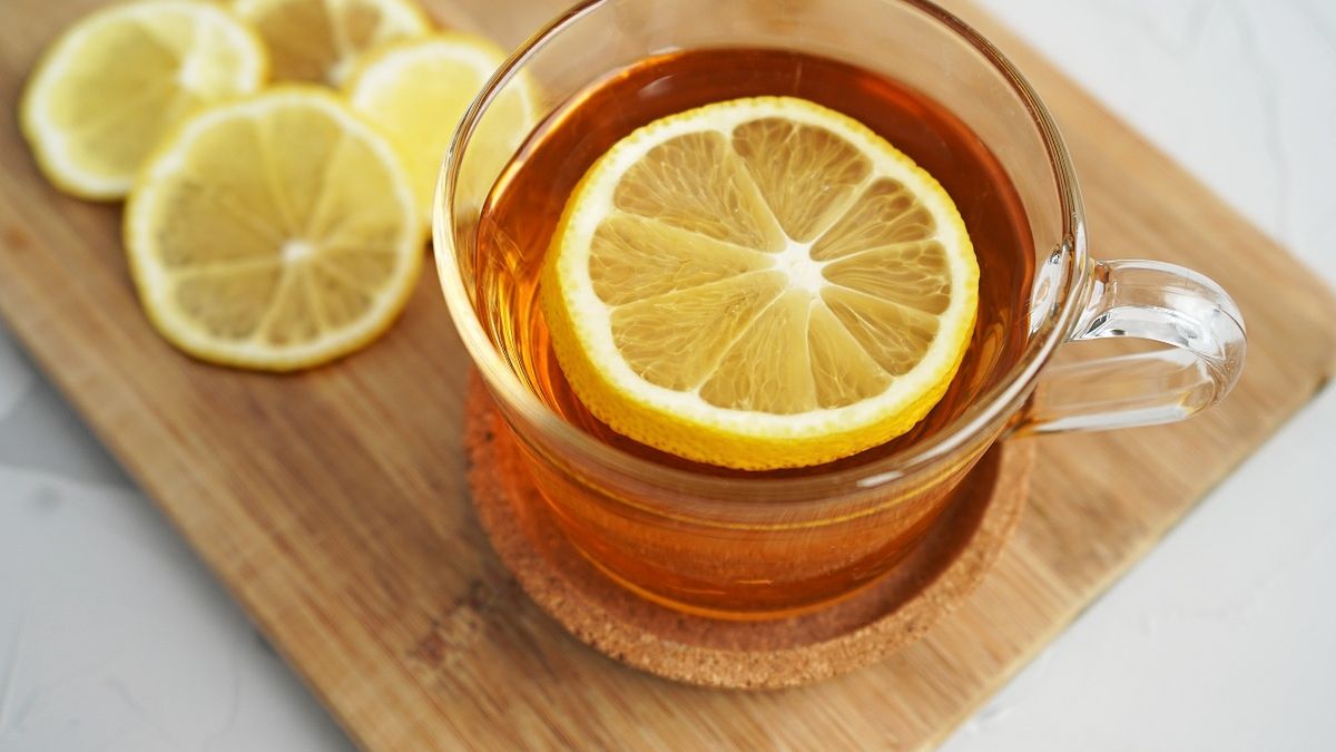 Czy można pić herbatę z cytryną? Wyjaśnijmy to raz na zawsze