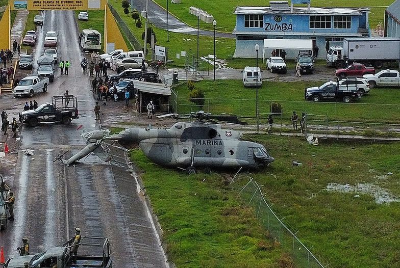 Wojskowy helikopter runął na ziemię. Przerażające nagranie z Meksyku