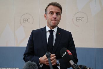 Francja bez premiera. Macron daje 48 godzin
