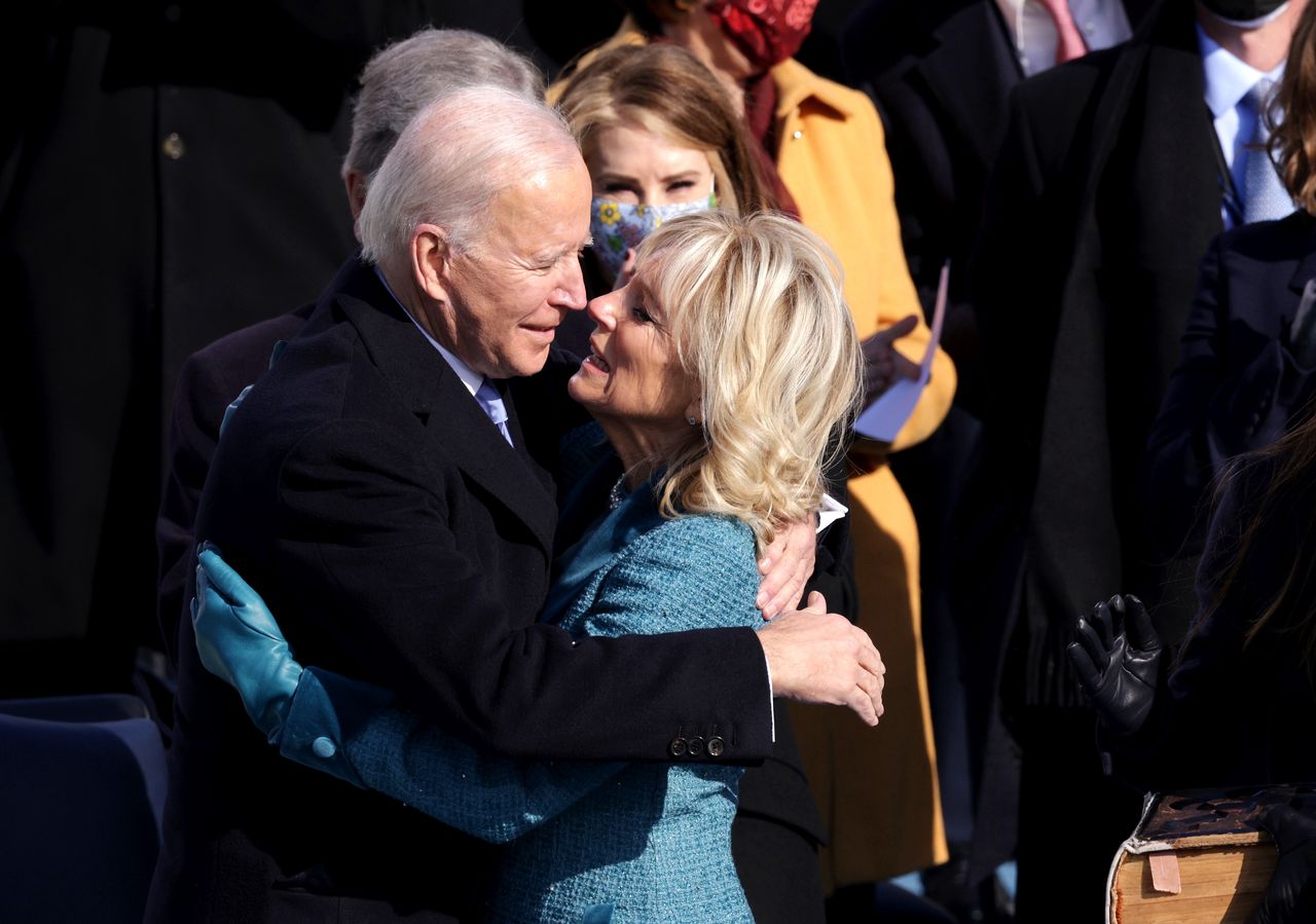 Jill Biden nie mogła powstrzymać łez. Rzuciła się w ramiona męża