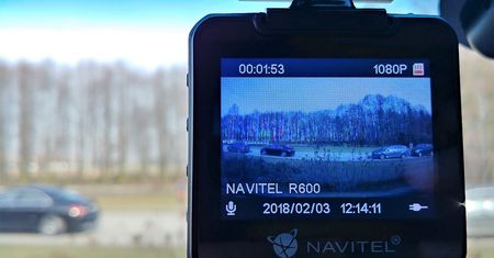 Navitel R600 – test wideorejestratora samochodowego z matrycą Sony