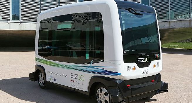 Holendrzy testują pierwszy samosterujący autobus: sześciu pasażerów i 25 km/h (wideo)