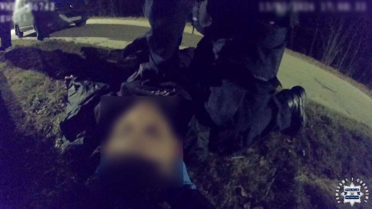 "Sekundy decydowały o życiu" – starachowiccy policjanci uratowali 23-latka, który przestał oddychać na ich oczach