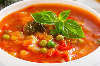 Włosi dorzucają do pomidorowej jeden składnik. O zwykłej już nawet nie pomyślisz