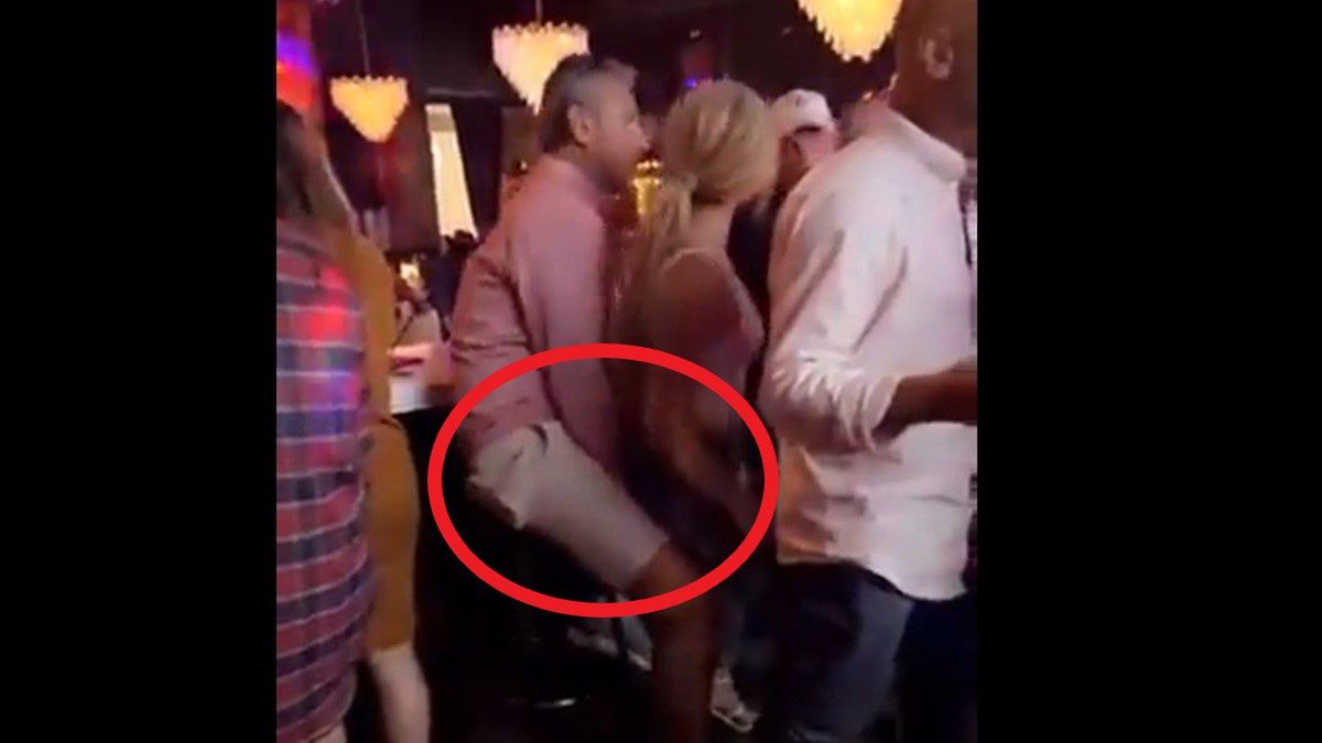 Amerykański trener podczas erotycznego tańca