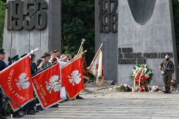 Poznań oddał hołd bohaterom Czerwca '56  na placu Mickiewicza