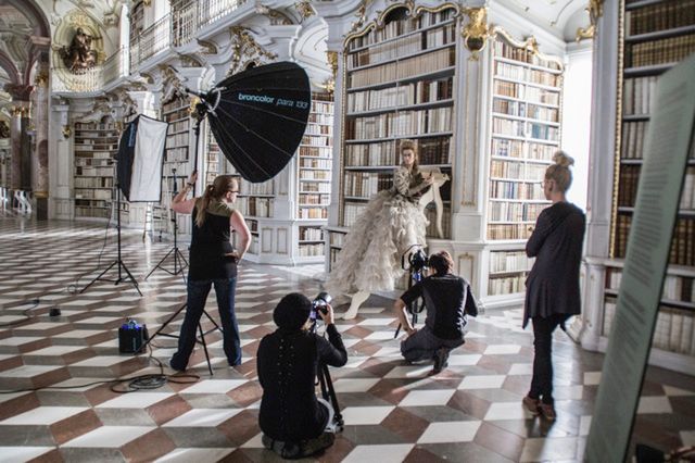 Sesja zdjęciowa w bajkowej bibliotece, jak z filmu Disneya 4
