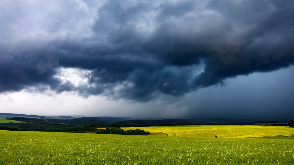 IMGW ostrzega przed burzami w całej Polsce
