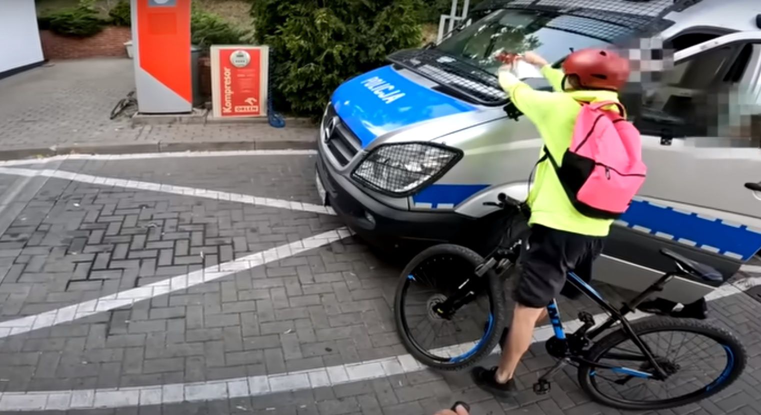 "Nudzi się wam?". Policjantka nie wiedziała, od kogo dostała "mandat"