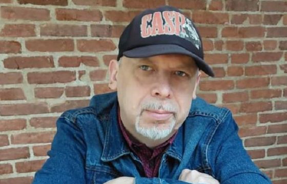 Jest szef redakcji serwisu show-biznesowego Republiki. Transfer z Polska Press