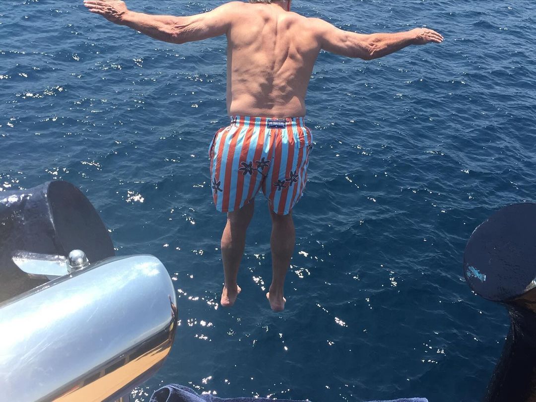 81-year-old Robert De Niro jumps off a yacht into the water. ‘It’s so crazy’