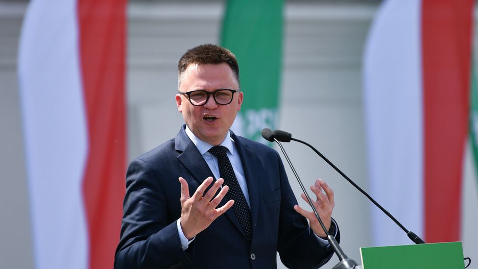 Gdynia, 28.05.2023. Przewodniczący Polski 2050 Szymon Hołownia przemawia podczas obchodów Krajowego Święta Ludowego na pl. Gunwaldzkim w Gdyni, 28 bm. (jm) PAP/Adam Warżawa