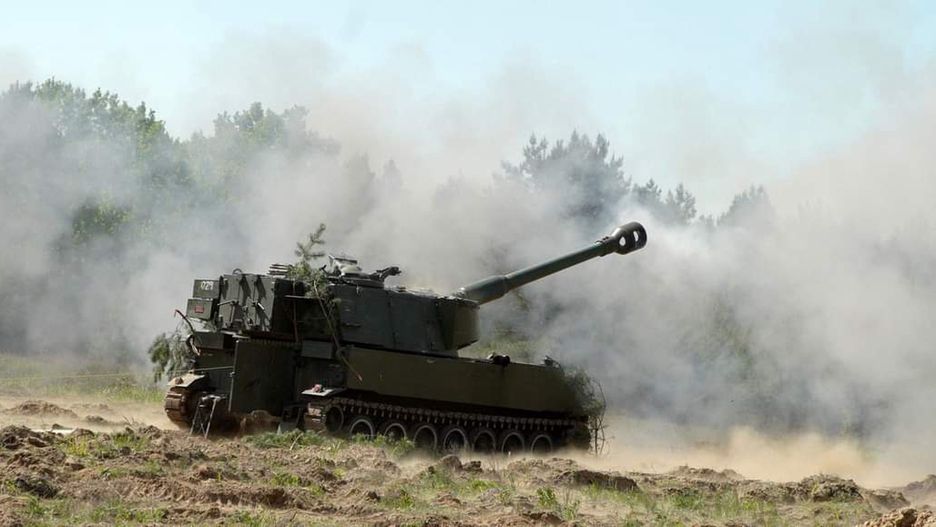 Byłe norweskie samobieżne haubice M109A3GN ostrzeliwują Rosjan w Ukrainie.