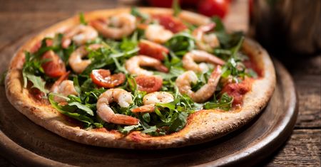 Skarbówka wpadła na pizzę. Skończyło się mandatem na 2500 zł