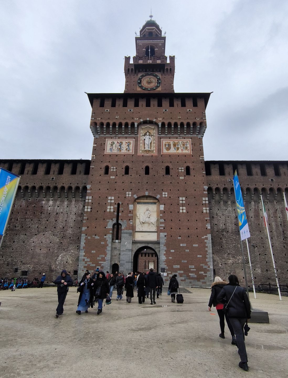 Przy głównych atrakcjach turystycznych były prawdziwe tłumy