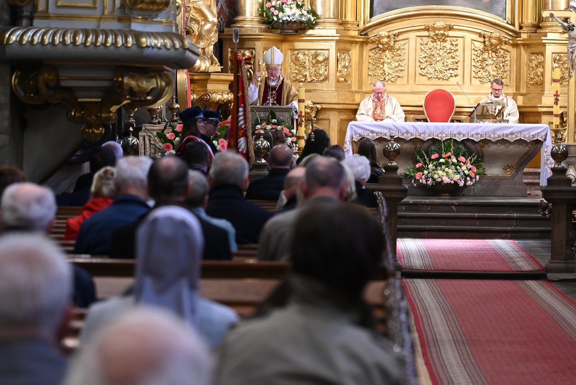 W sobotę, 27 września, Mszą Świętą w Bazylice Katedralnej w Kielcach o 9 rozpoczął się kolejny dzień obchodów 300- lecia I Liceum Ogólnokształcącego imienia Stefana Żeromskiego w Kielcach.
