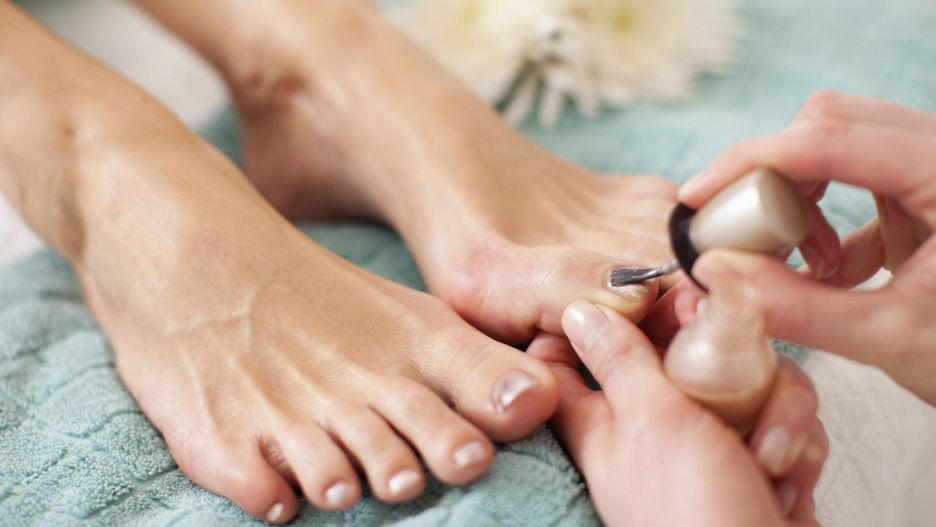 Wrastające paznokcie powodują ból i dyskomfort chodzenia.