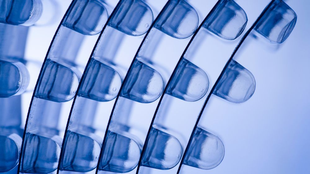 Ibuprofen dostępny jest bez recepty, należy jednak stosować go ostrożnie