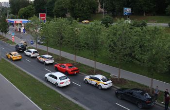 "Kolejka aż do września". Rosjanie masowo przerabiają auta na LPG