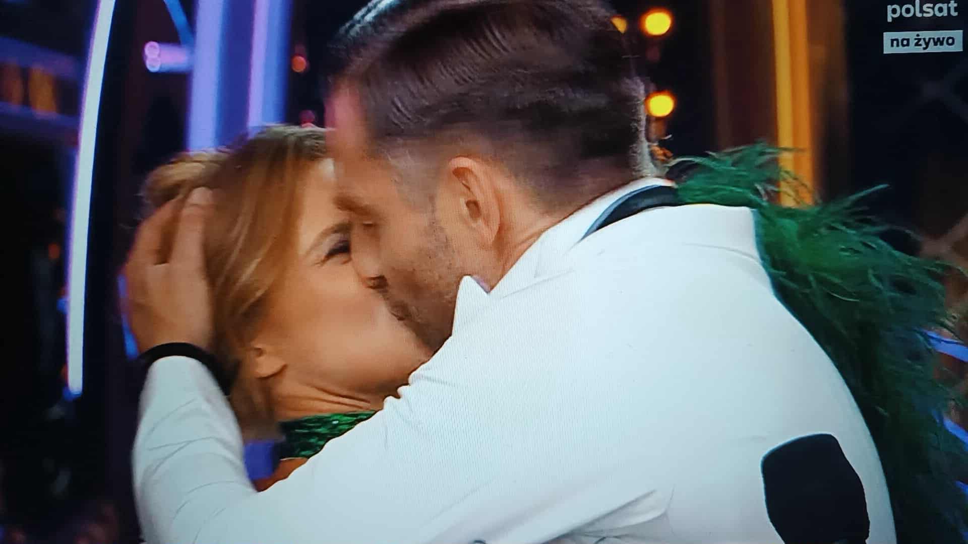 Pocałunek Agnieszki Kaczorowskiej io Marcina Rogacewicza