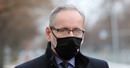 Adam Niedzielski zdradził plan. Ministerstwo zdrowia zwróci się do firmy Moderna