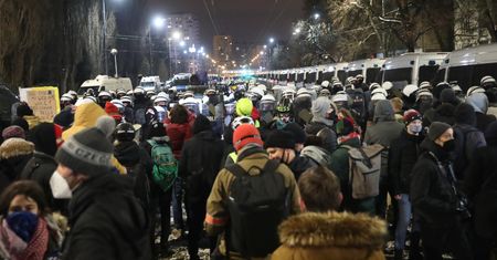 Postępowanie dyscyplinarne za udział w protestach. Czy nauczycielka dostanie zakaz wykonywania zawodu?