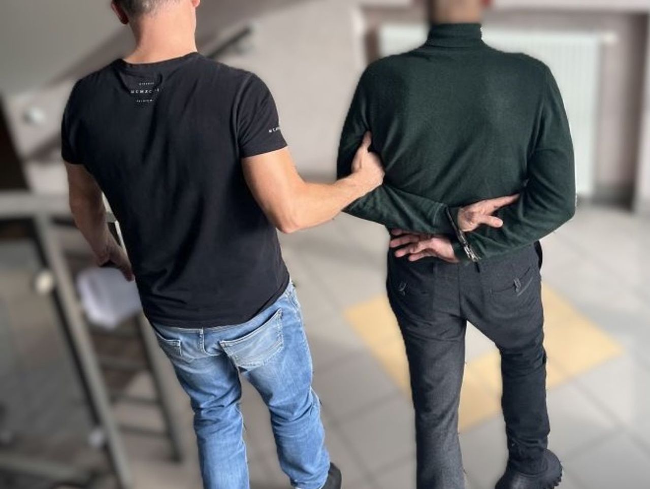 Człuchów: Mercedes jechał slalomem drogą krajową. Za kierownicą 50-latek pod wpływem narkotyków