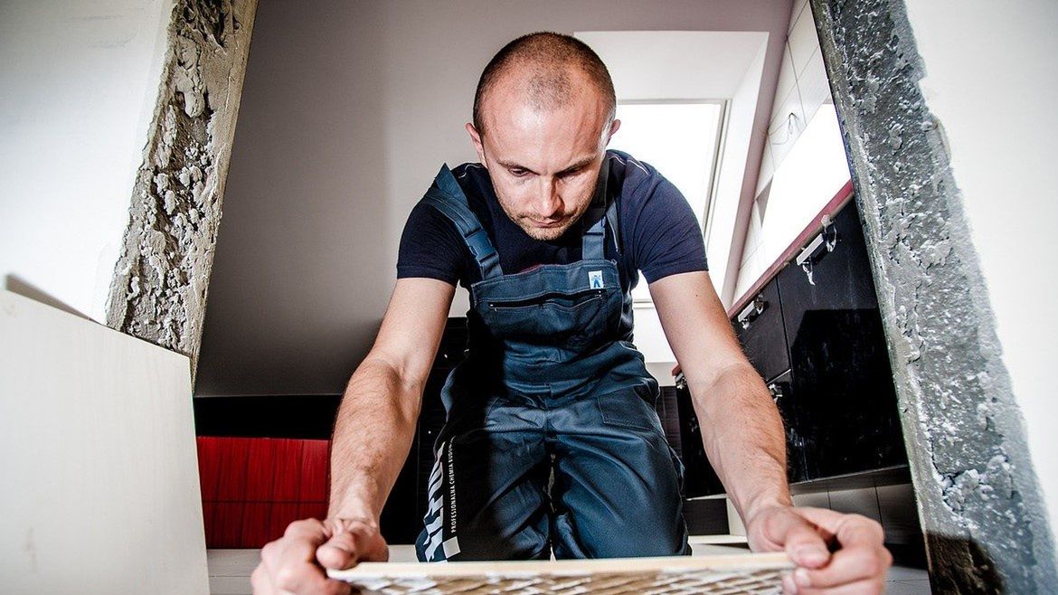 Rząd rozważa rozwiązanie, które pozwoli pracownikom odrobić zaległe godziny pracy z czasu zamrożenia gospodarki, wynikającego z epidemii koronawirusa.