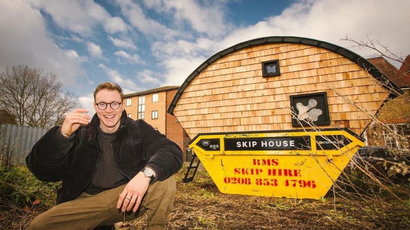 28-letni brytyjski architekt Harrison Marshall wpadł na pomysł, by przystosować kontener na śmieci tak, żeby można było w nim bez problemu zamieszkać