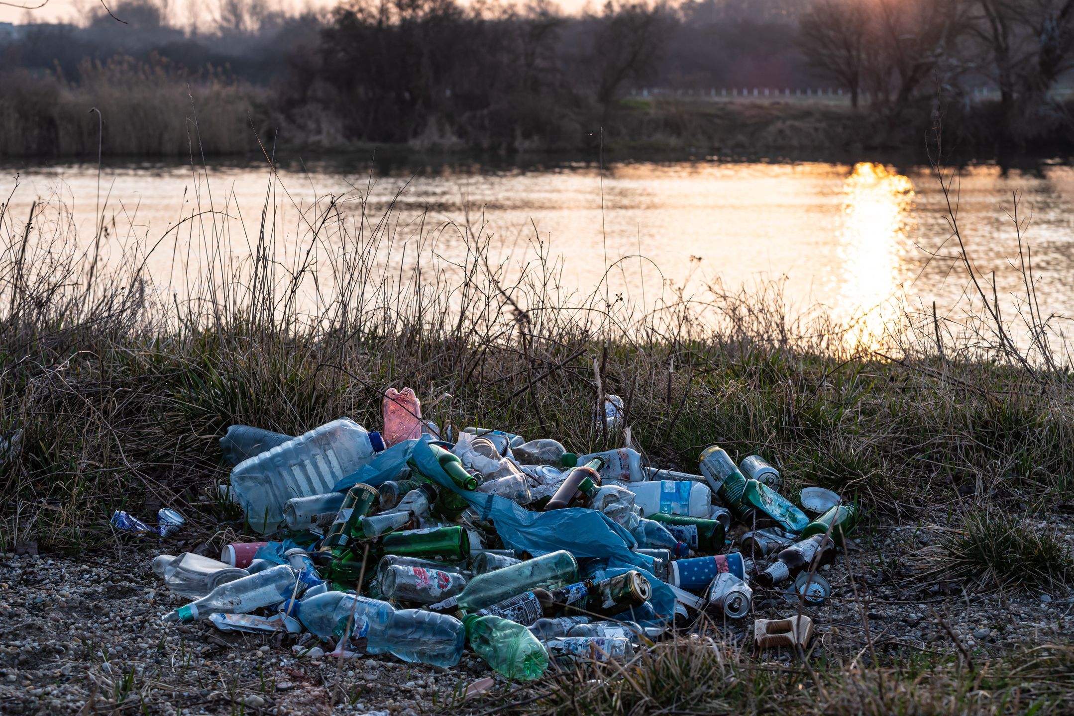 Henryk Niestrój
HENRYK NIESTROJ
ekologia, zanieczyszczenie, woda, rzeka, brzeg, przyroda, plastik, brud, odra, butelki, puszki, góra, wyrzucone, poranek, katastrofa