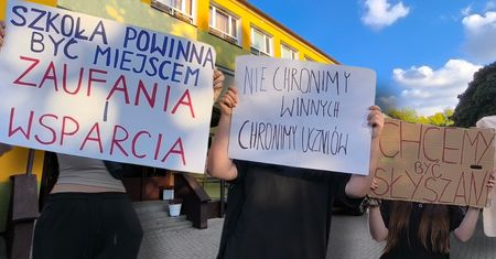Mieszkał z uczennicą, wysyłał nieobyczajne wiadomości. Nauczyciel usłyszał werdykt