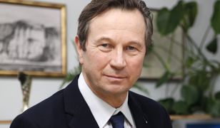 Piotr Cyrwus zaszczepi się przeciwko COVID-19. Ale musi jechać aż 300 km