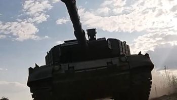 Leopard 1A5 pod ogniem dronów. Ukraiński czołg wytrzymał 52 trafienia