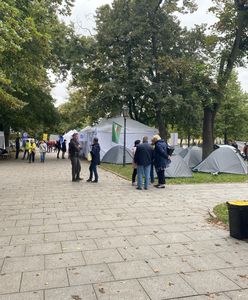 Białe Miasteczko milczące. "Potworny wstrząs"