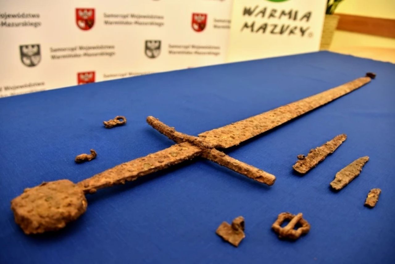 Wyjątkowe odkrycie pod Olsztynem. Znaleziono nagi miecz grunwaldzki