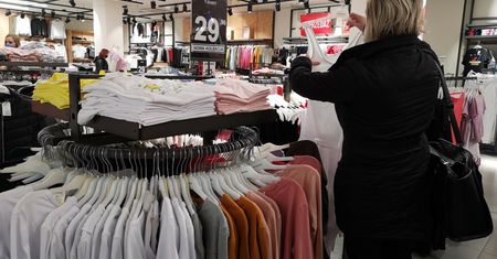 W znanej sieciówce w Polsce zapłacisz wzrokiem. Jak to działa?